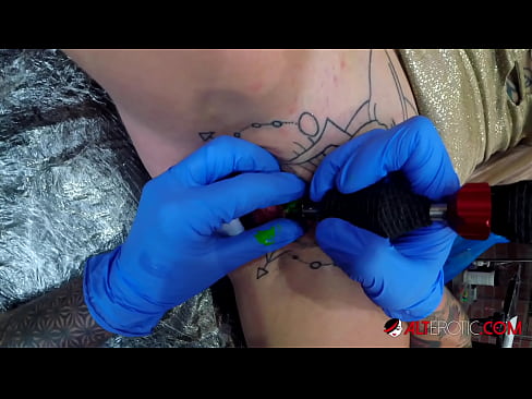 ❤️ An hottie thar a bheith tattooed Sully Savage fuair tattoo ar a clitoris Físeán anal ag ga.centr-klassiki.ru ❌